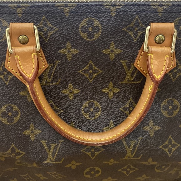 Louis Vuitton Speedy 30 in Monogram Canvas and Vachetta Leather - Picture 15 of 17